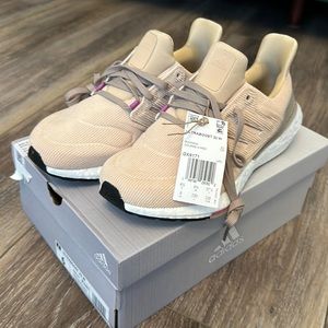 NWT Women’s Adidas Ultraboost 22W, Size 6, Tan corduroy